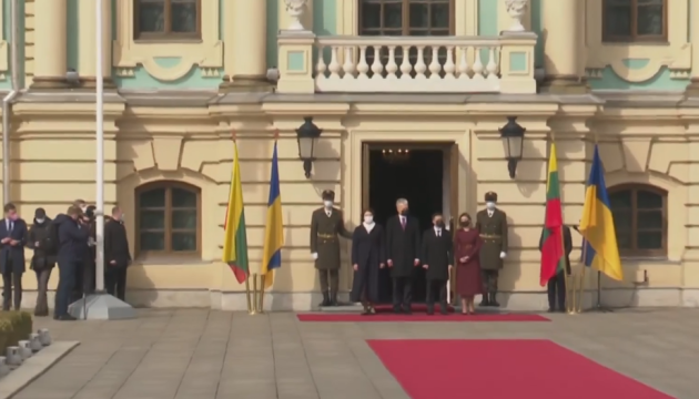 Selenskyj empfängt litauischen Präsidenten im Marienpalast