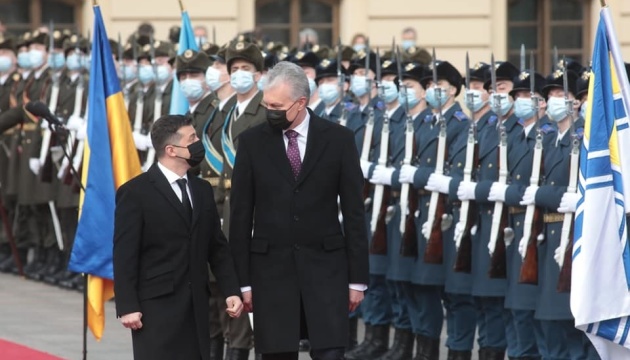 Санкції проти «каналів Медведчука»: Зеленський каже, що доведе цю стратегію до кінця