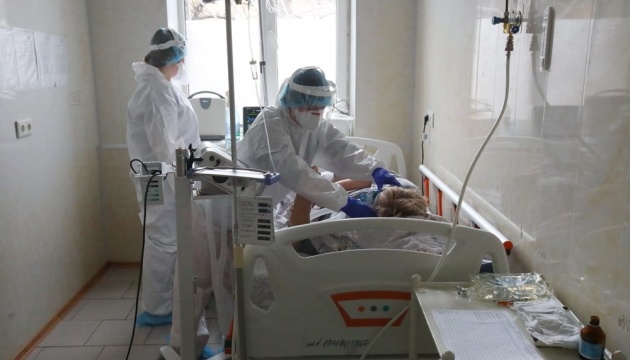Коронавірус у Києві: у лікарнях перебуває понад 1200 осіб, майже всі – невакциновані