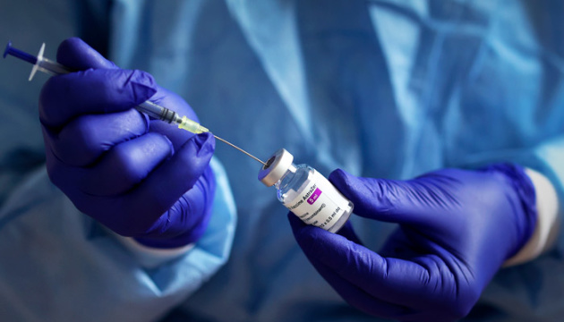 ЕМА рекомендувало продовжити щеплення вакциною AstraZeneca