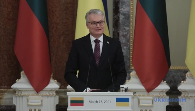 Президент Литви закликав посилити санкції проти Росії
