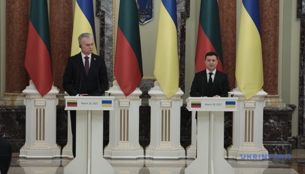 Lithuanian president urges to strengthen sanctions against Russia