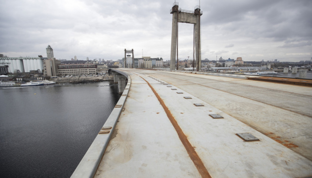 На будівництві Подільського мосту прокуратура провела слідчі дії