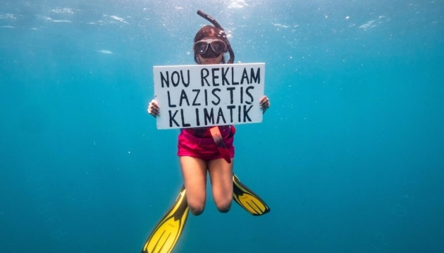 В Індійському океані провели перший у світі підводний кліматичний страйк