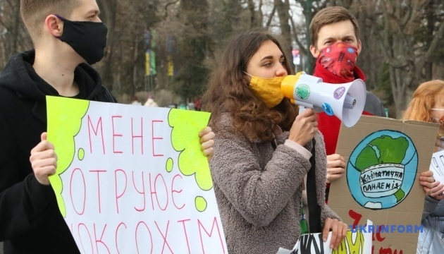 В Харькове экоактивисты снова требовали закрытия коксового завода