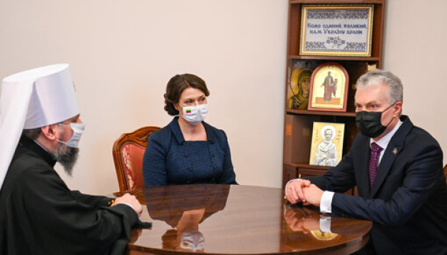 Gitanas Nausėda et son épouse ont rencontré Epiphane, le chef de l’Église orthodoxe d’Ukraine Gitanas Nausėda et son épouse ont rencontré Epiphane, le chef de l’Église orthodoxe d’Ukraine