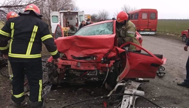 На Миколаївщині зіткнулися два авто: загинули 16-річні водій та пасажир