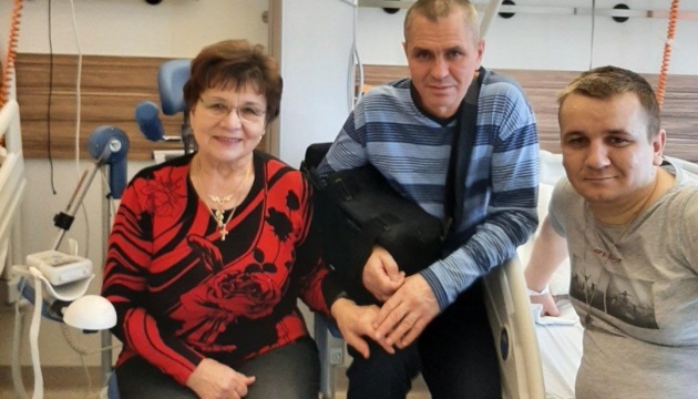 Голова Центральної спілки українців у Німеччині відвідала у лікарні в Берліні українських військових