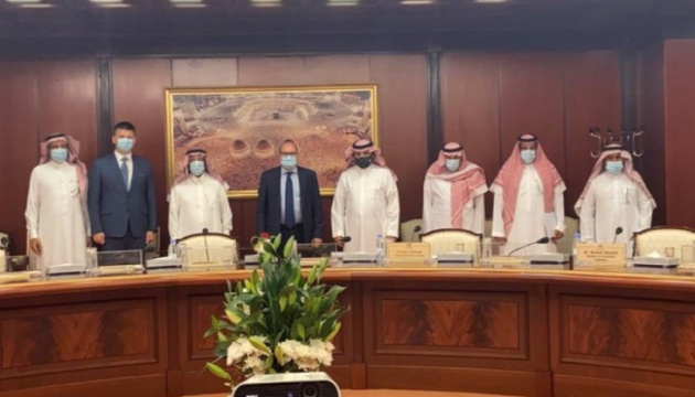 L’ambassadeur d’Ukraine en Arabie saoudite s’entretient avec la Commission d'amitié saoudo-ukrainienne 