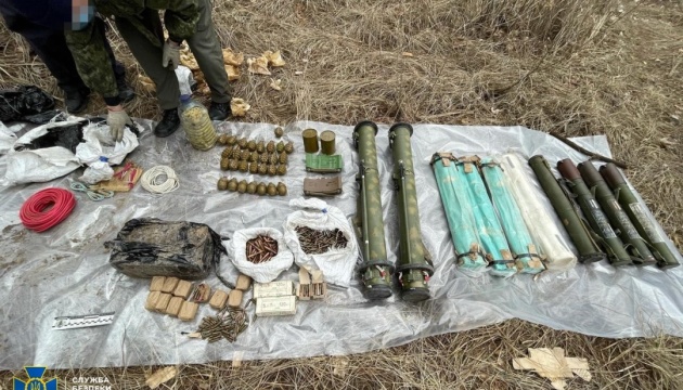 Міни, гранати та РПГ: у затриманого бойовика «ЛНР» знайшли арсенал зброї