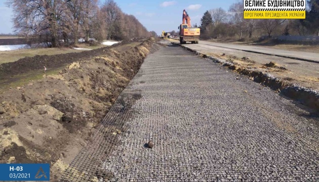 Почали оновлювати дорогу Житомир-Чернівці