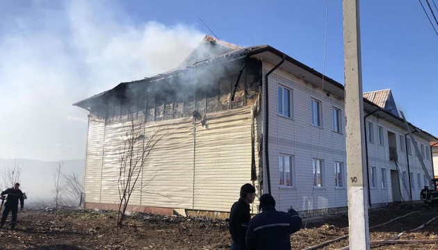 Поліція відкрила справу через підпал соціального містечка біля Солотвина