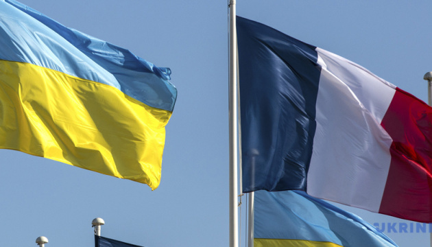Посольство України у Франції призупинило прийом громадян в консульському відділі