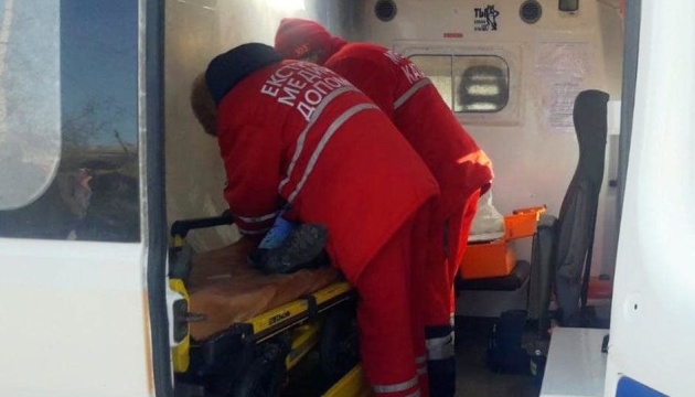 На Хмельниччині матір стрибнула за дитиною, яка впала в 17-метровий колодязь, обоє вижили