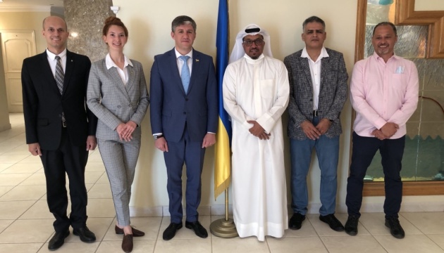Посол України обговорив відкриття у Кувейті меморіальної дошки та монумента Лобановському