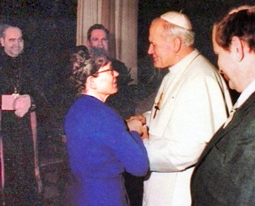 З Римським папою Іваном Павлом ІІ: свого часу Анна Валентинович голодувала, вимагаючи допустити понтифіка до Польщі