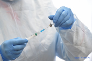 За прошедшие сутки в Украине сделали 22,5 тысячи прививок против коронавируса