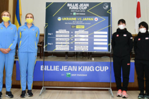 テニスBJK杯プレーオフ、ウクライナ女子、日本に勝利