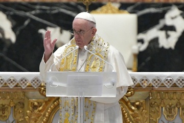 Pope calls war in Ukraine global and does not see an end in near term

