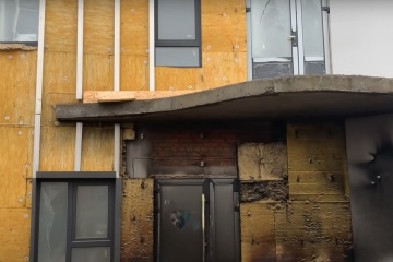 В Киеве неизвестные подожгли здание Центра помощи онкобольным детям - Притула