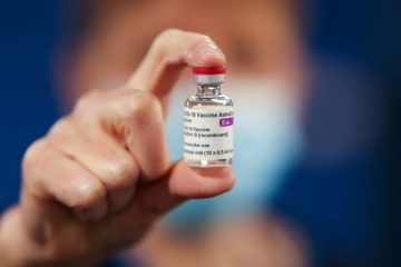 Polonia planea entregar la vacuna AstraZeneca a Ucrania en octubre
