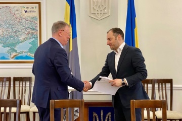 Укравтодор и отраслевой профсоюз договорились о повышении зарплат дорожников