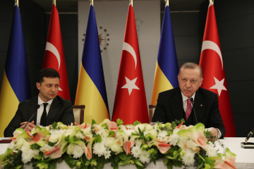 Erdoğan asegura a Zelensky que Turquía está lista para facilitar las negociaciones a fin de poner fin a la guerra