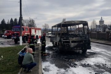 В Дрогобыче во время движения загорелся автобус, пострадал водитель