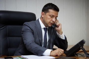 Volodymyr Zelensky s’est entretenu avec Yoshihide Suga
