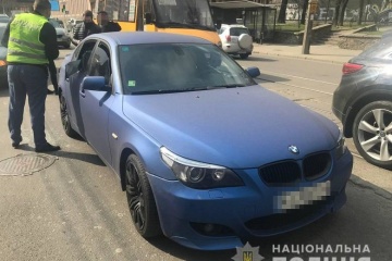 В Киеве спецоперация - ищут грабителей, выкравших сумку из авто
