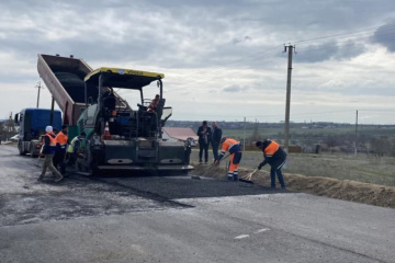Укравтодор продовжує ремонтувати дорогу до курортного Очакова