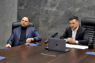 Zelensky instruye a Yermak para que acuerde sobre una reunión con Putin
