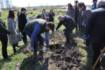 На Волині заклали сад у обійсті Лесі Українки