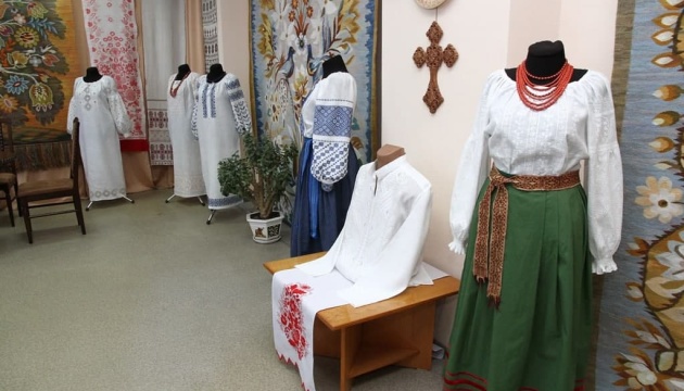 В Україні розробляють держпрограму з розвитку народних художніх промислів В Україні розробляють держпрограму з розвитку народних художніх промислів