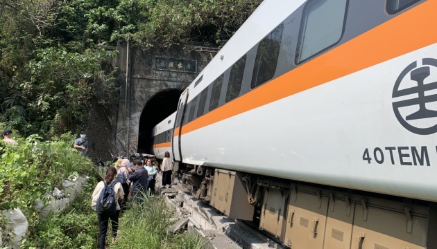 Тайвань оголосив триденну жалобу за загиблими в аварії поїзда