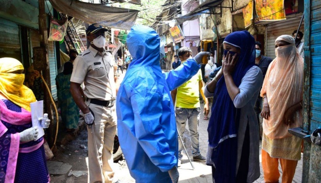 У найбільшому місті Індії вводять жорсткий карантин