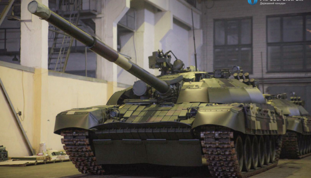 Київський завод достроково передав армії три відремонтовані танки