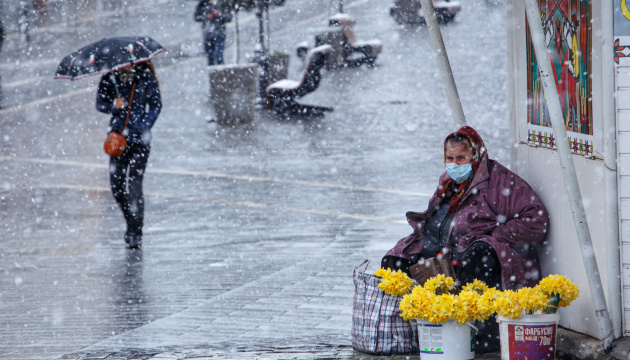 Украине в выходные прогнозируют морозец и мокрый снег