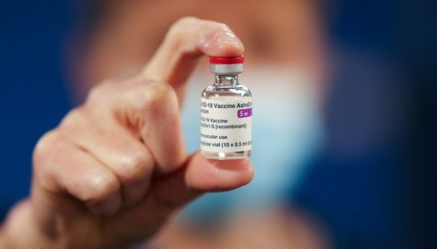 Первая доза: в Украине использовали почти всю вакцину AstraZeneca