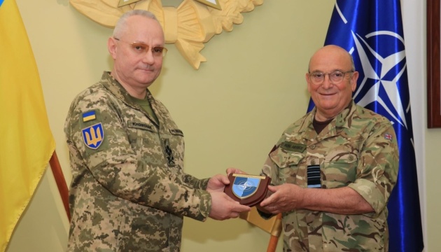 Хомчак зустрівся із головою військового комітету НАТО