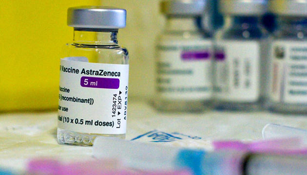 Побічних реакцій у вакцини AZ таки більше за Pfizer