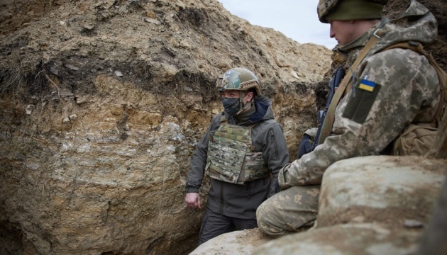 РФ стягує війська до кордону з Україною, щоб «перевірити» Захід - Зеленський