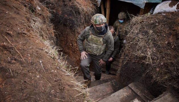Zelensky visits frontline positions where Ukrainian soldiers died