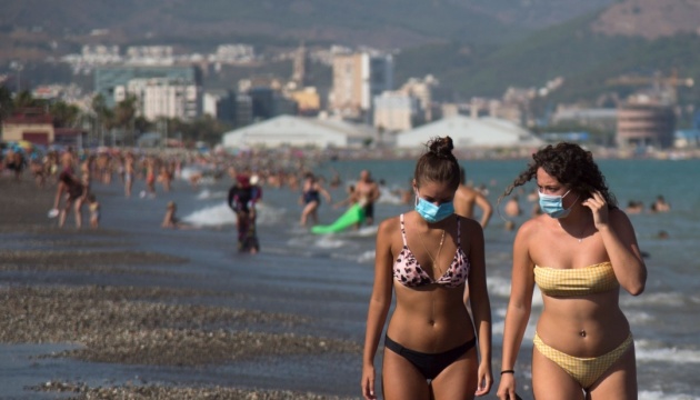 В Іспанії дозволили плавати у водоймах без маски