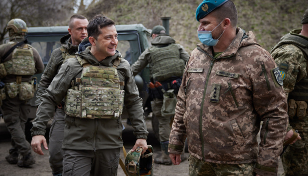 Präsident an der Front: 26 Soldaten starben seit Anfang 2021 in der Ostukraine