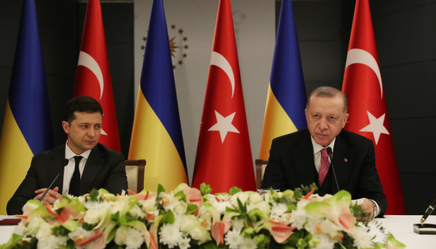 Ердоган запевнив Зеленського, що Туреччина готова сприяти переговорам про припинення війни