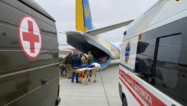 Поранених на сході України військових евакуювали з Харкова до Львова