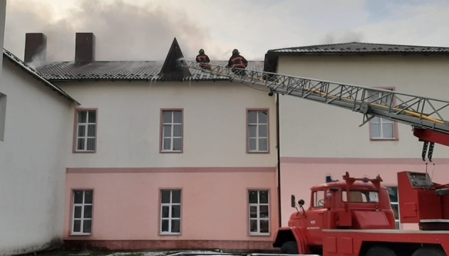 In Dolyna brennt ein Krankenhaus, 37 Menschen evakuiert