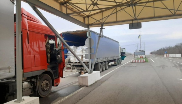 Через КПВВ «Новотроїцьке» на окуповані території доставили 18 тонн гуманітарного вантажу