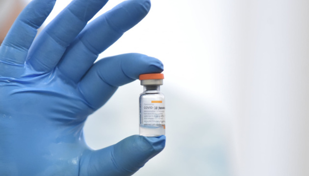 МОЗ рекомендує скоротити інтервал між двома дозами вакцини CoronaVac